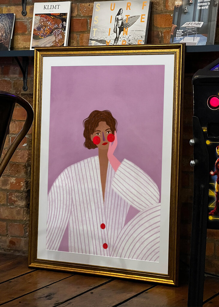 Frau mit rosa Handschuh #2750271