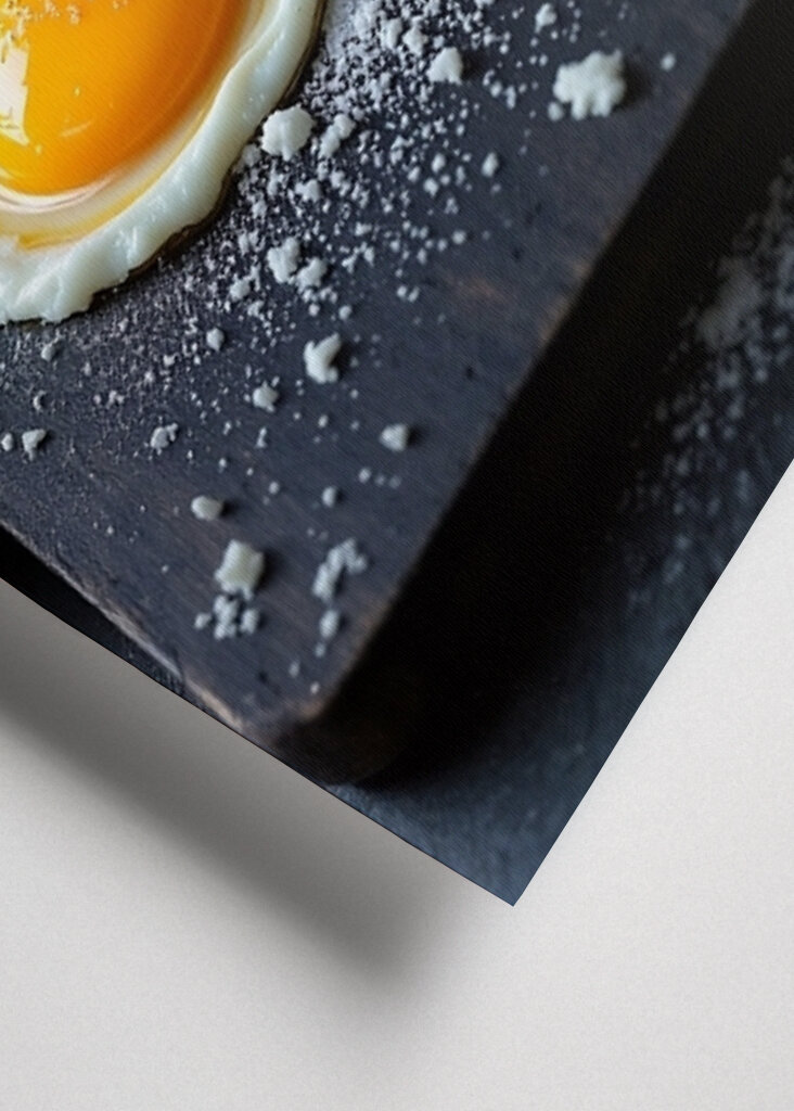 Jajka na desce do krojenia