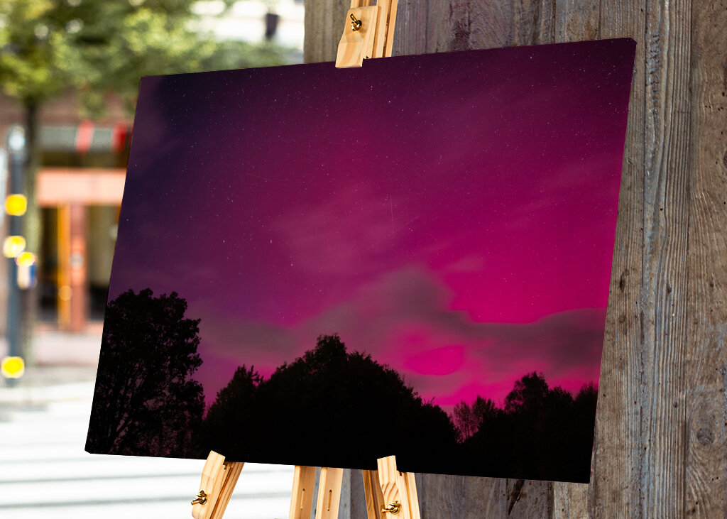 Polarlichter und Wolken