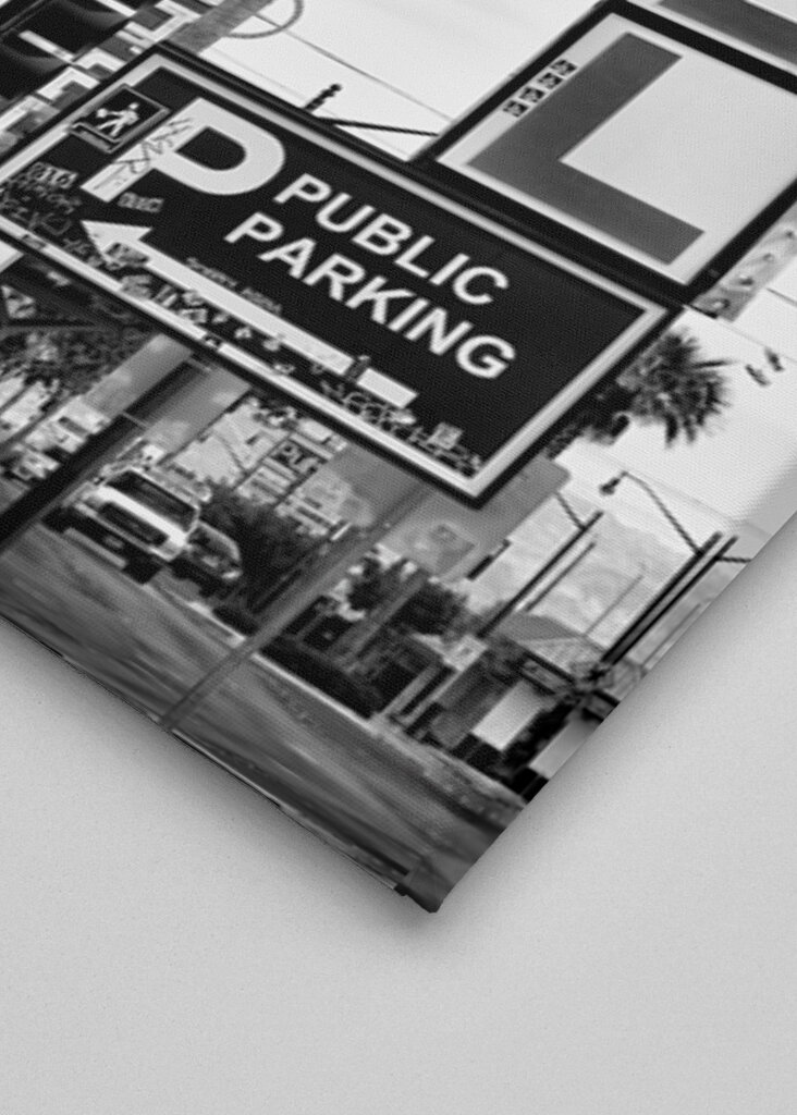 Letrero de motel en el centro de la ciudad