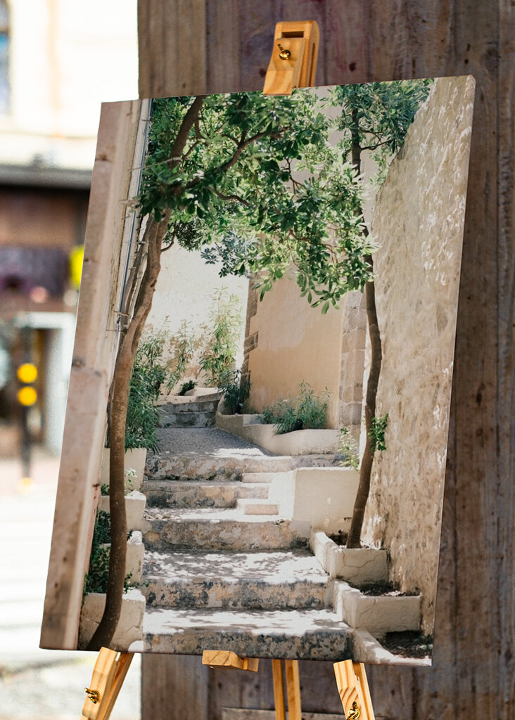 Antigua escalera de piedra en la ciudad de Ibiza