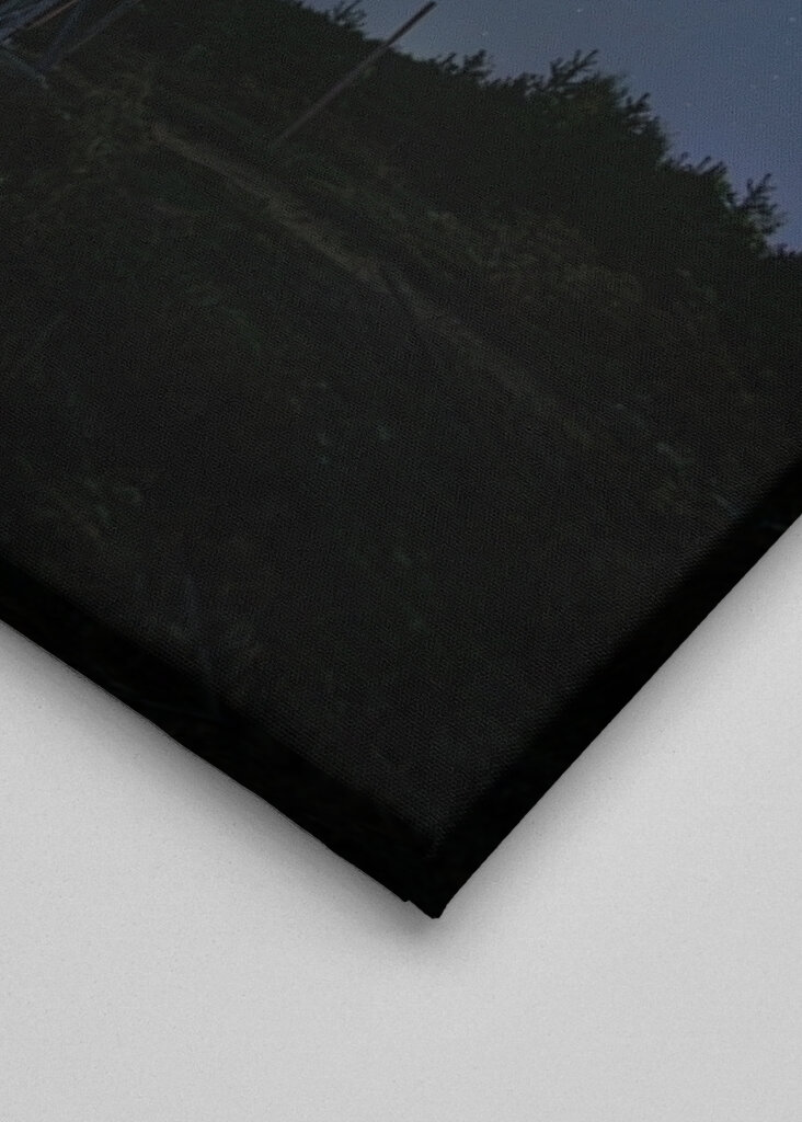 Noční obloha nad letištěm