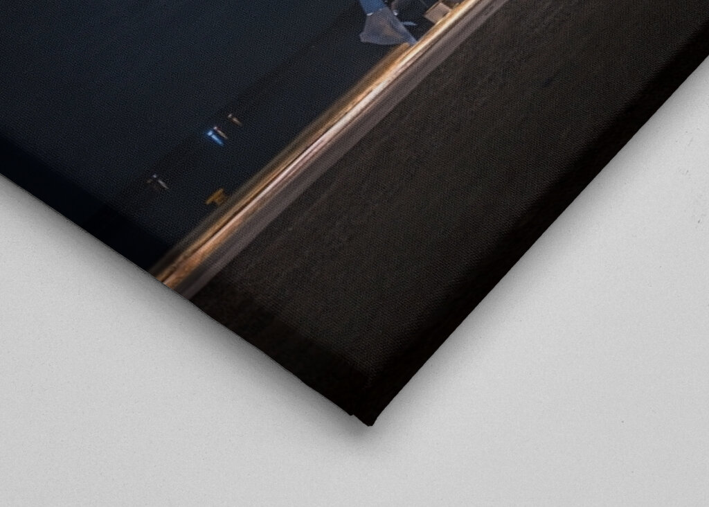 The old harbor crane