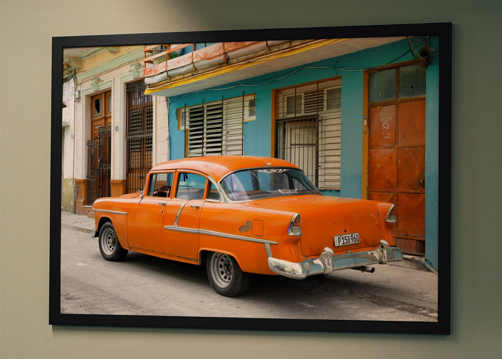 Vecchia auto arancione cubana