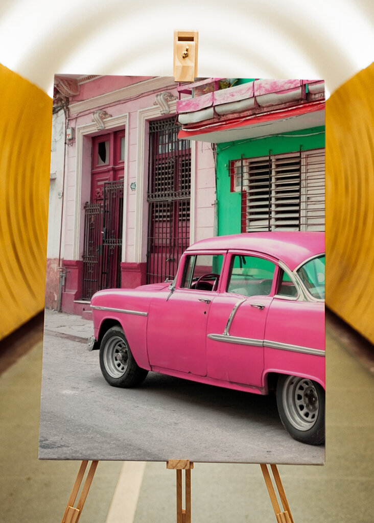 Retro kuubalainen vaaleanpunainen auto