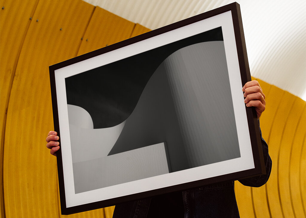 En moderne bygning i sort/hvid