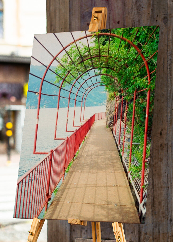 Röd pergola på Comosjön