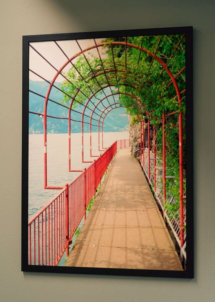 Röd pergola på Comosjön