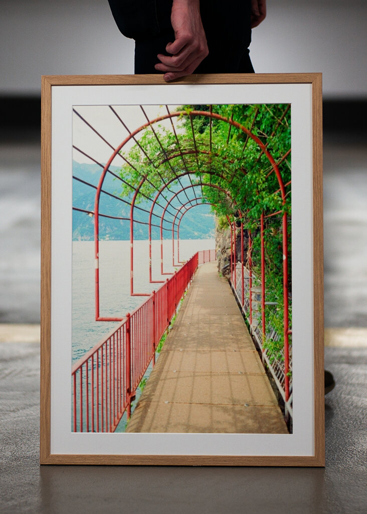 Röd pergola på Comosjön