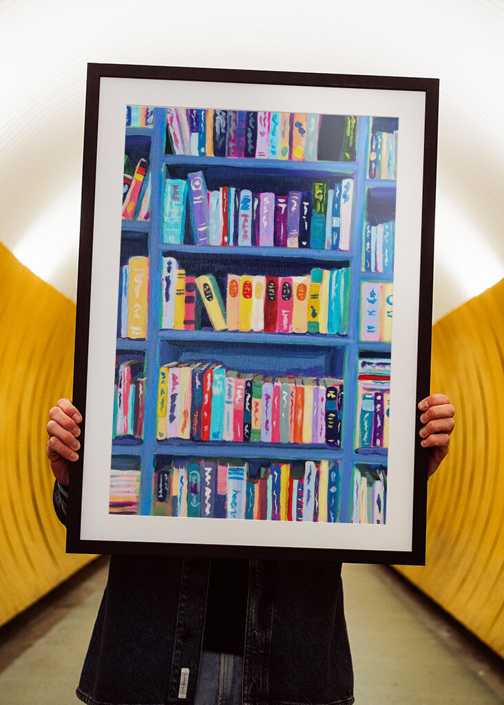 Scaffali colorati per libri