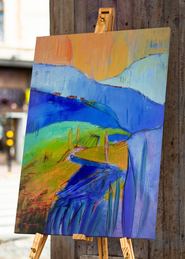 Lebendiger Blick auf die Hügel