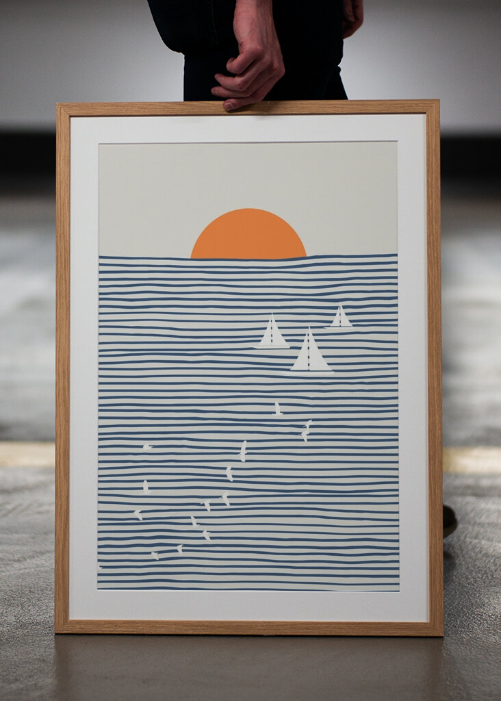 Vela serena ao pôr do sol