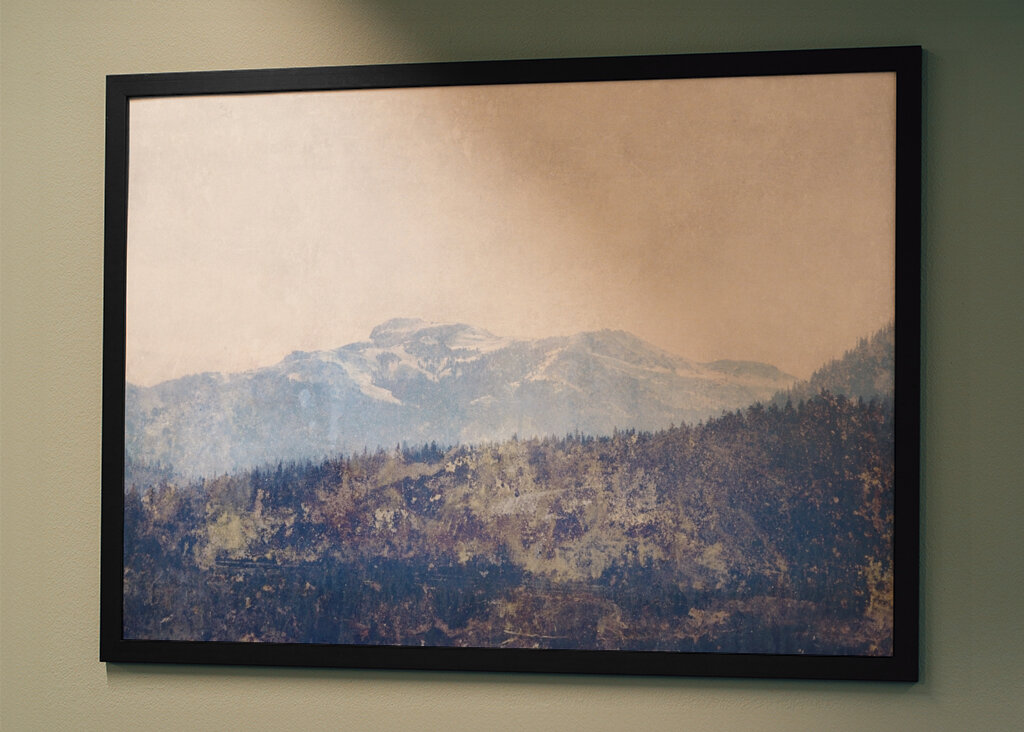 Mistig uitzicht op de bergen