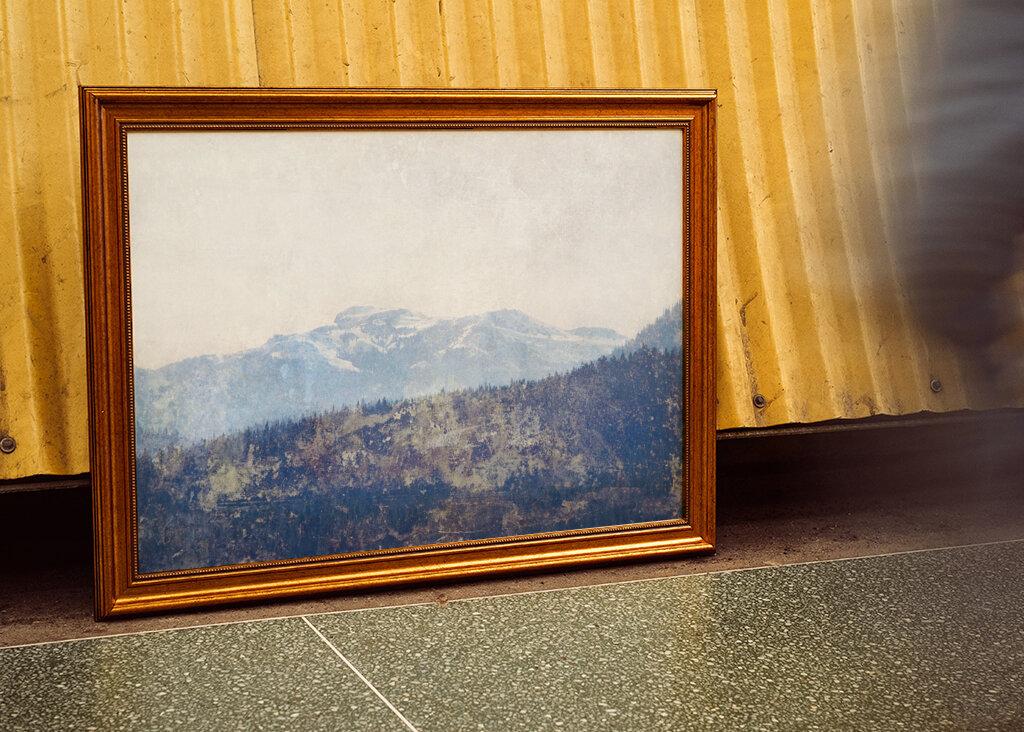 Mistig uitzicht op de bergen