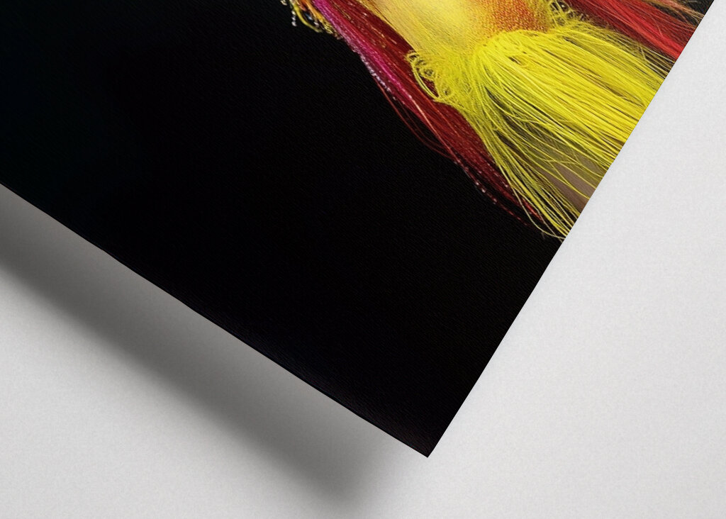 Kvinne med fargerikt hodeplagg