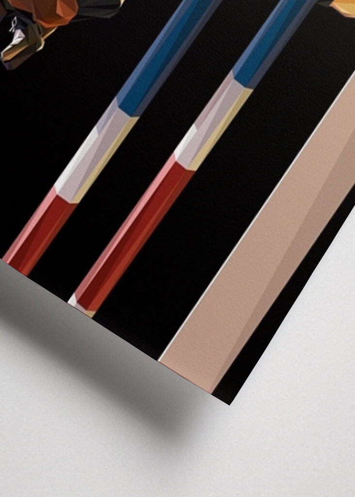 Mujer montando un caballo marrón