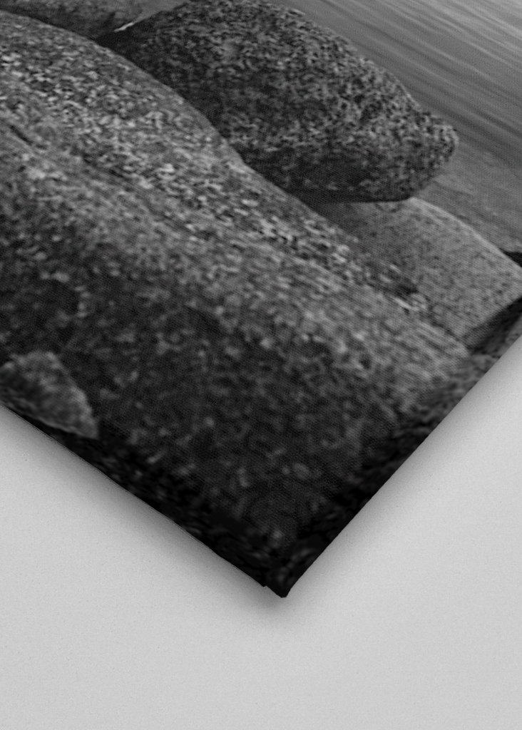 Přes most černá a bílá