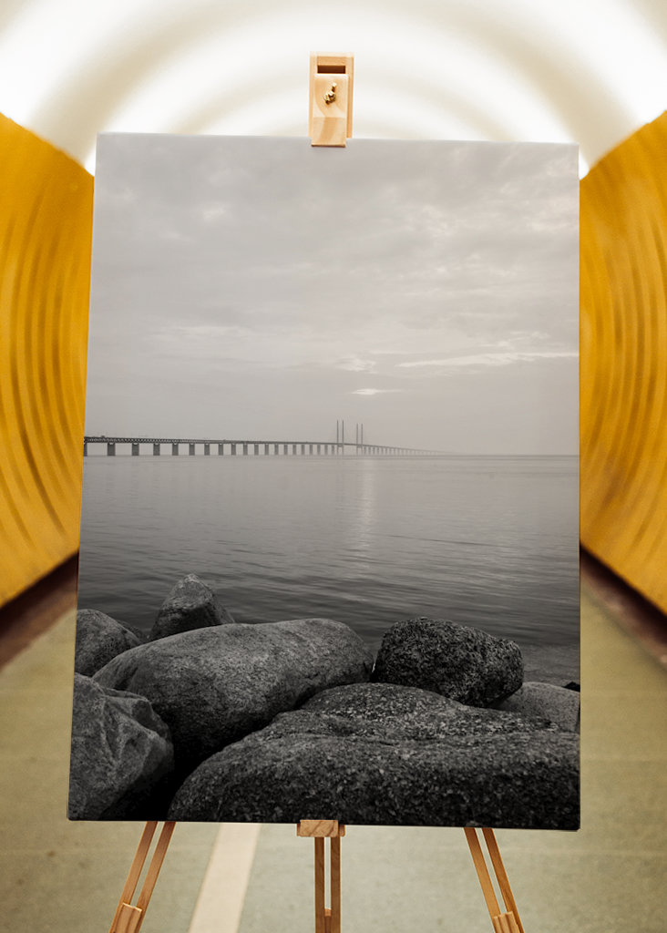 Přes most černá a bílá