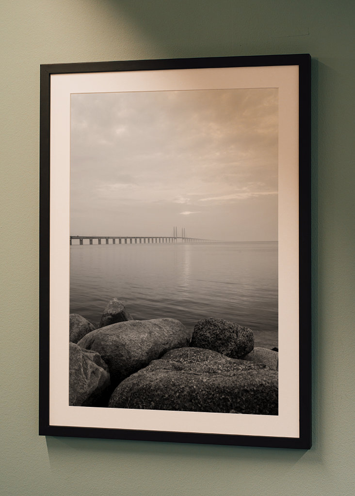 Přes most černá a bílá