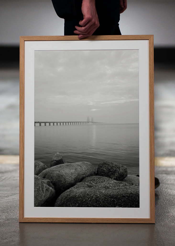 Přes most černá a bílá