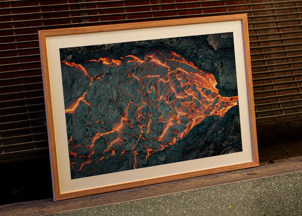 Lava incandescente su un vulcano