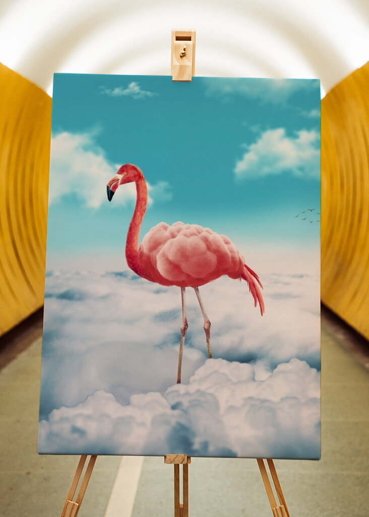 Fenicottero trasportato dalle nuvole