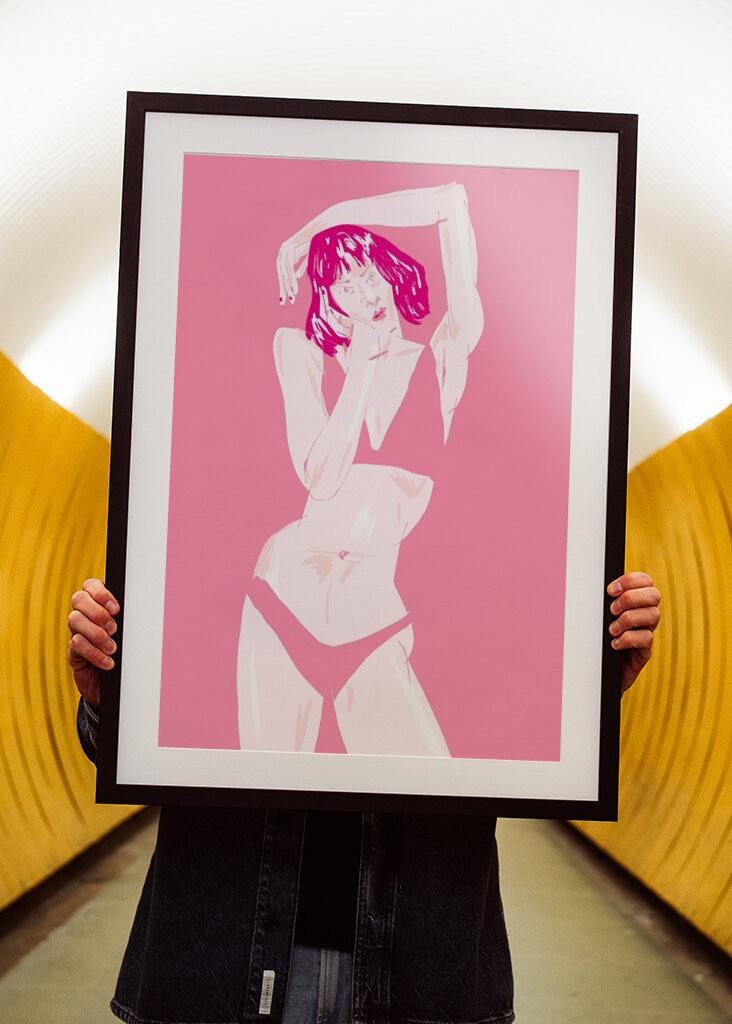 Drømmende lyserød positur