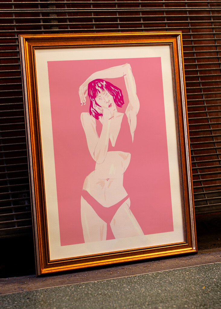 Drømmende lyserød positur