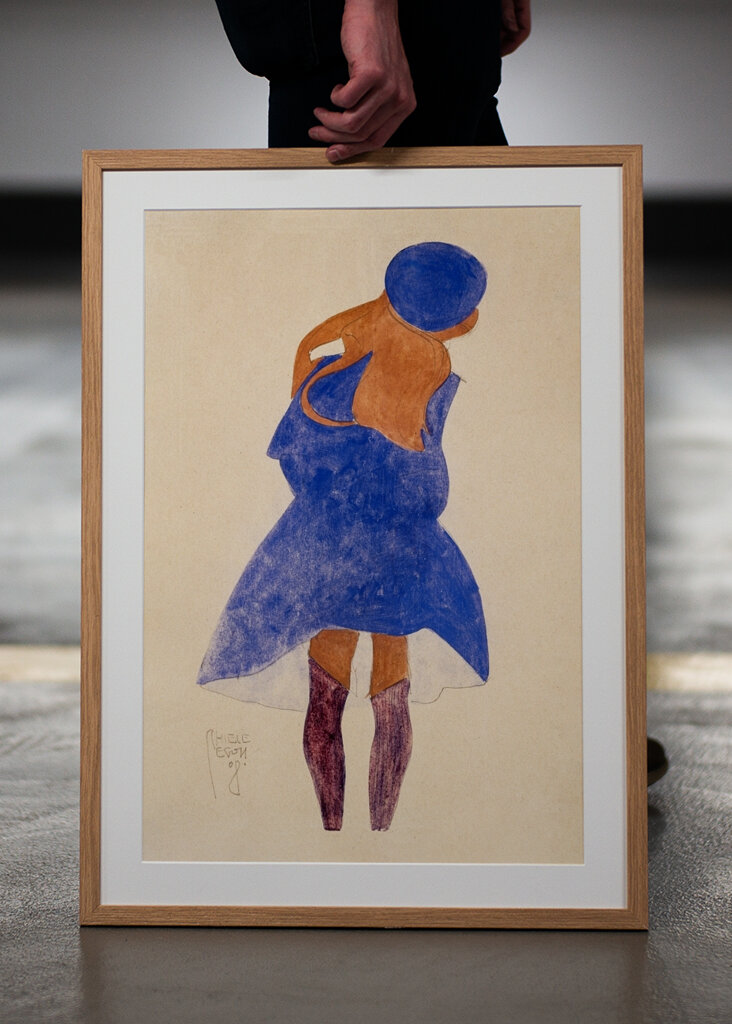 Stående pige, set bagfra 1908