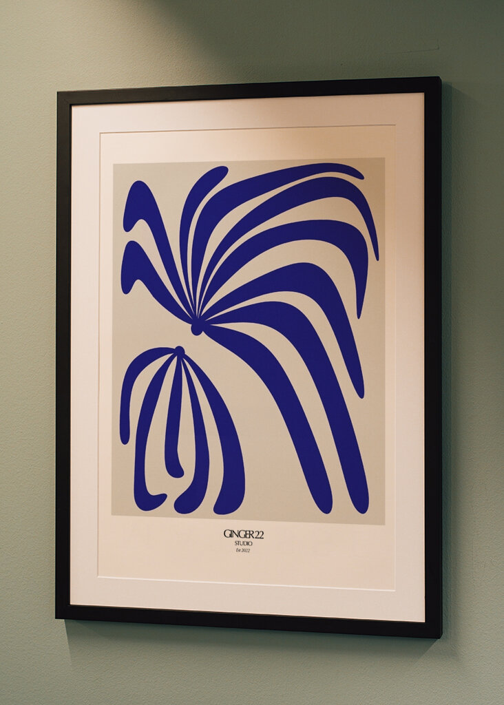 Flytende blå former