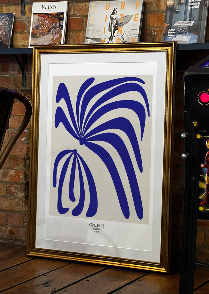 Flytende blå former