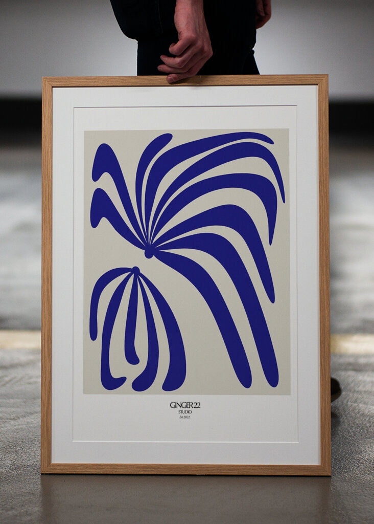 Flytende blå former