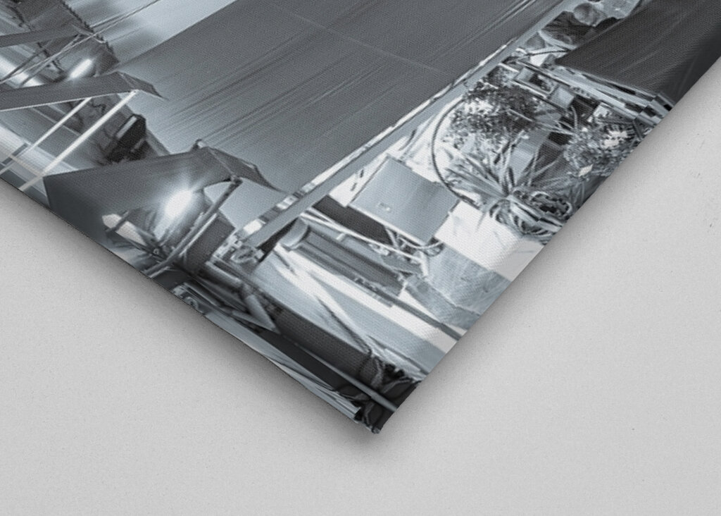  Cours Saleya in Nice at night