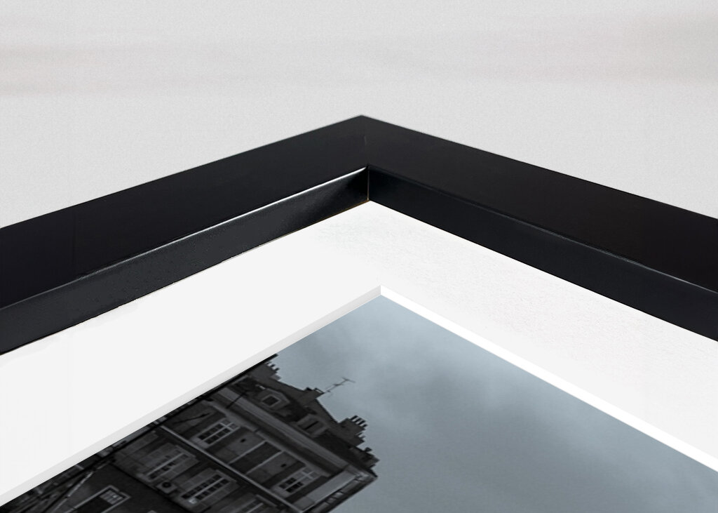  Cours Saleya in Nice at night