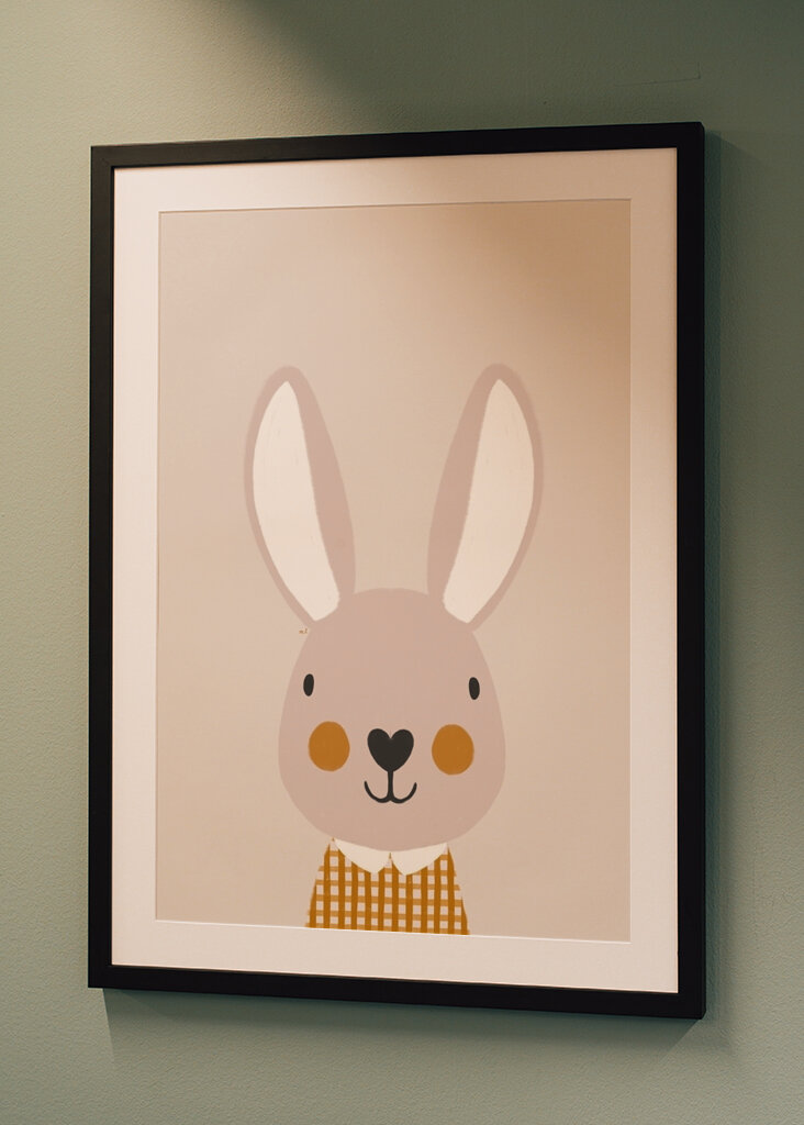 Hase im karierten T-Shirt