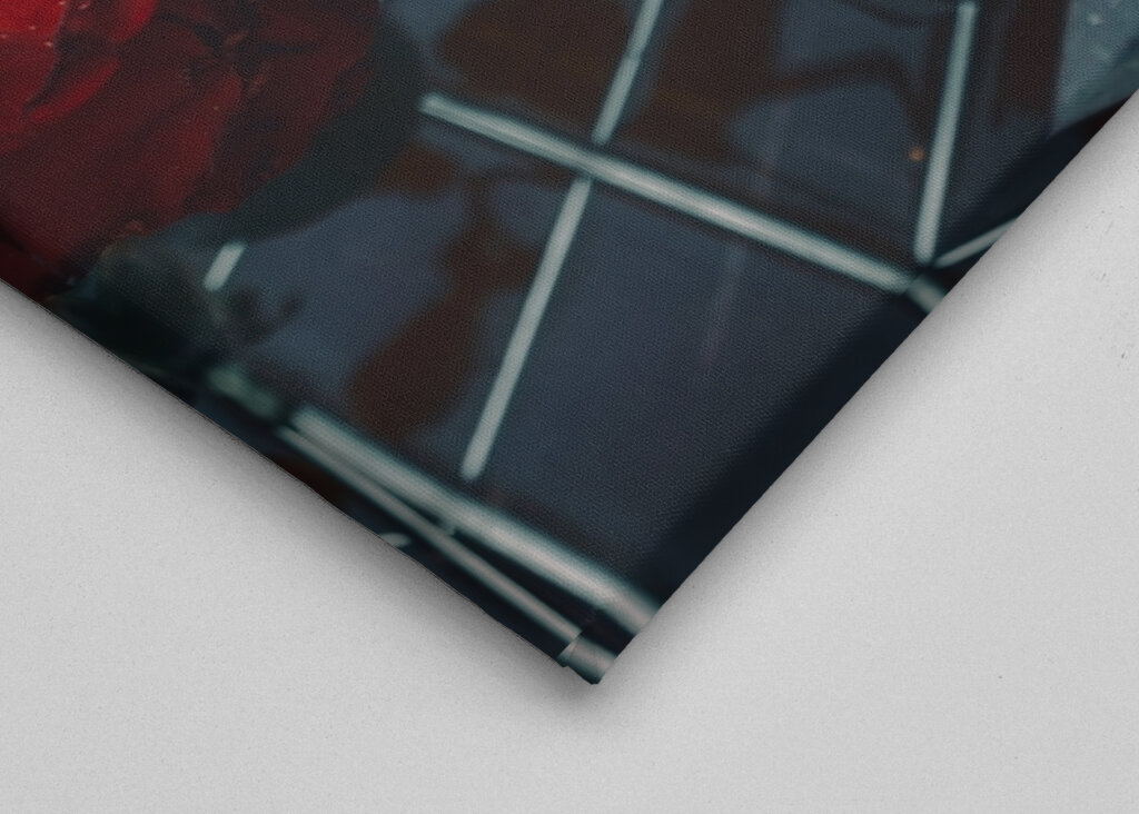 Röda rosor vid minnesplatsen