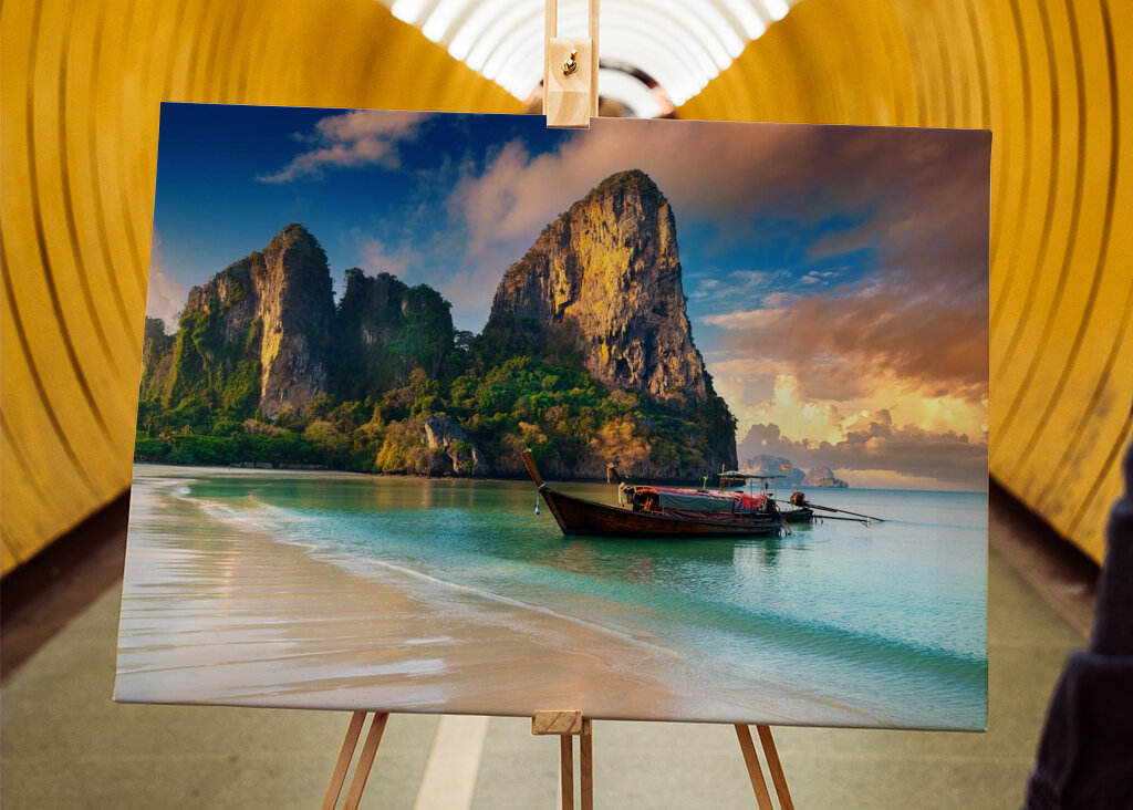 De boot van Thailand op het strand