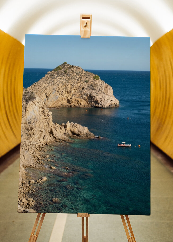 Sziklák és mediterrán öböl