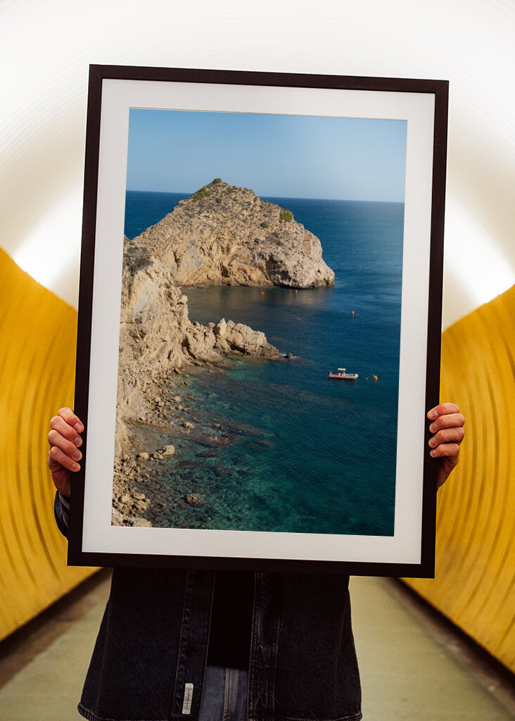 Sziklák és mediterrán öböl