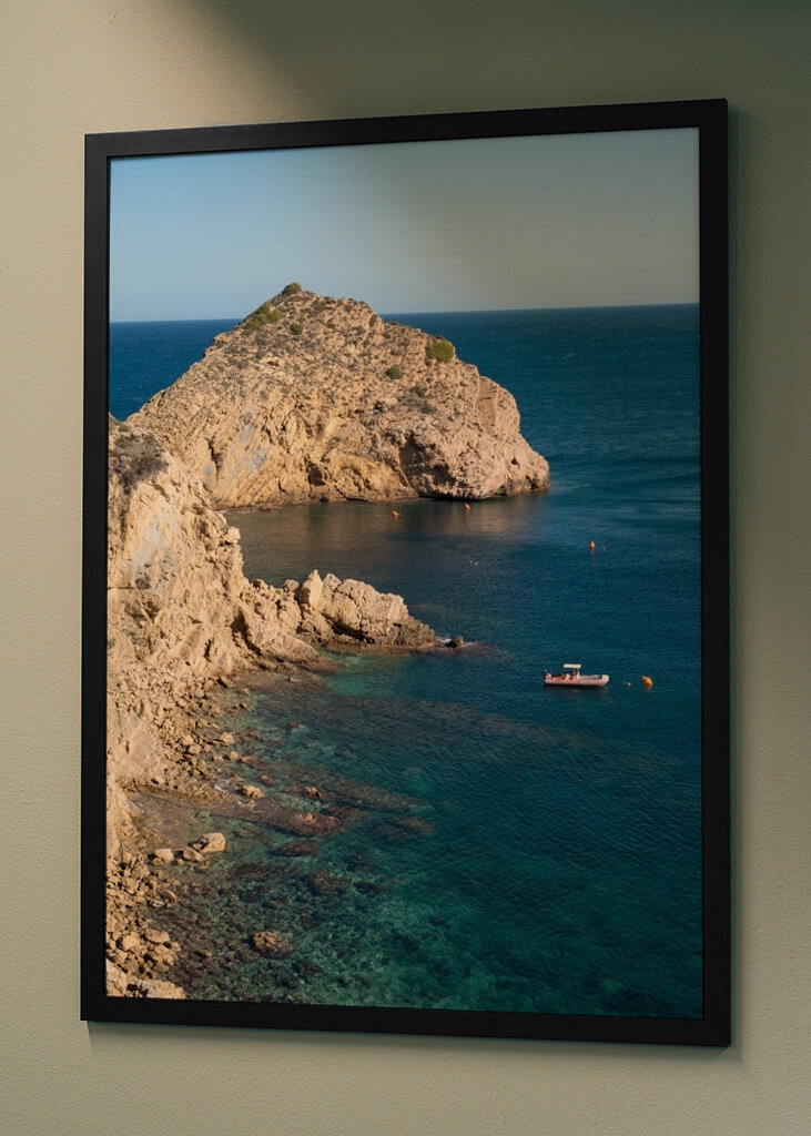 Sziklák és mediterrán öböl