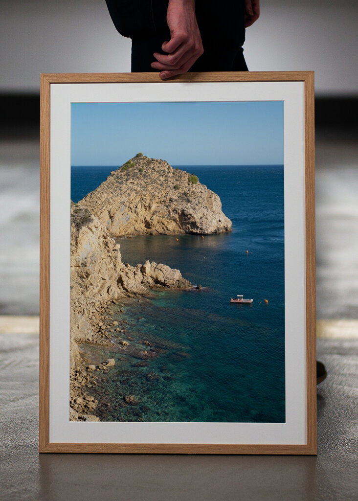 Sziklák és mediterrán öböl