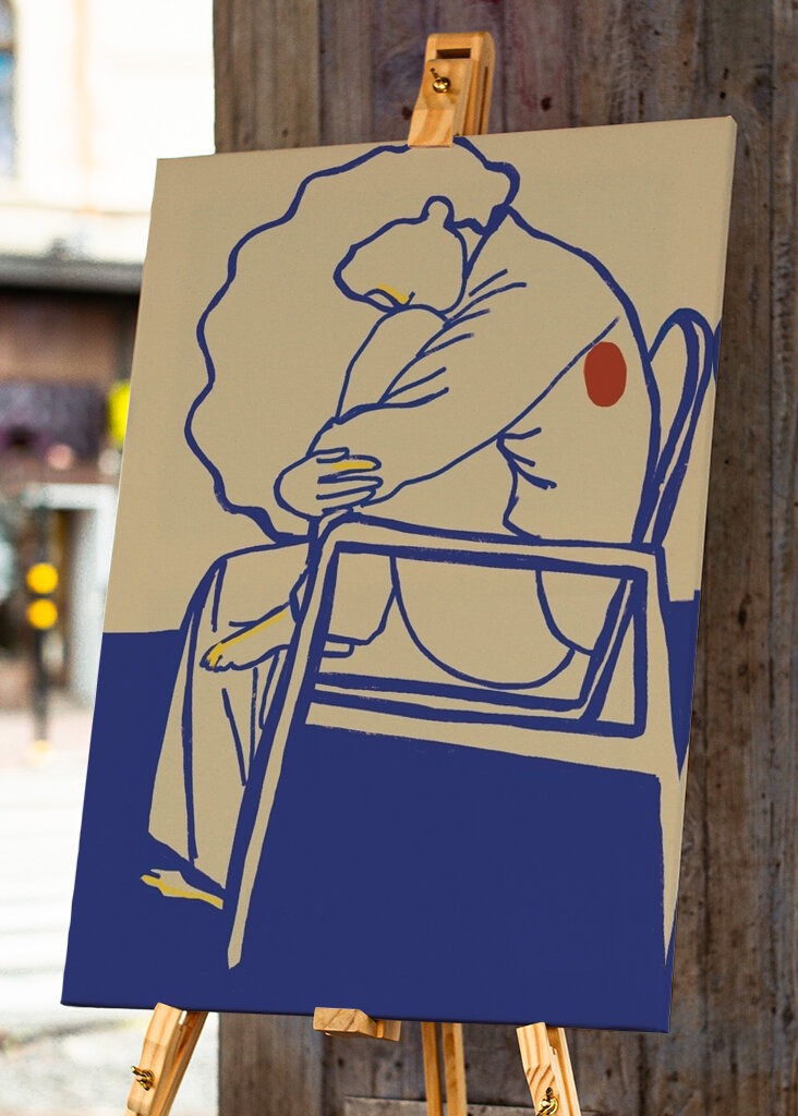 Žena sedící držící nohu