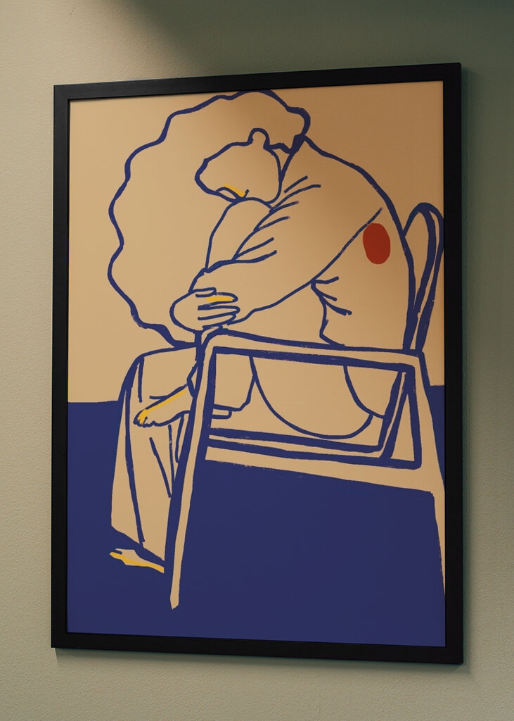 Žena sedící držící nohu