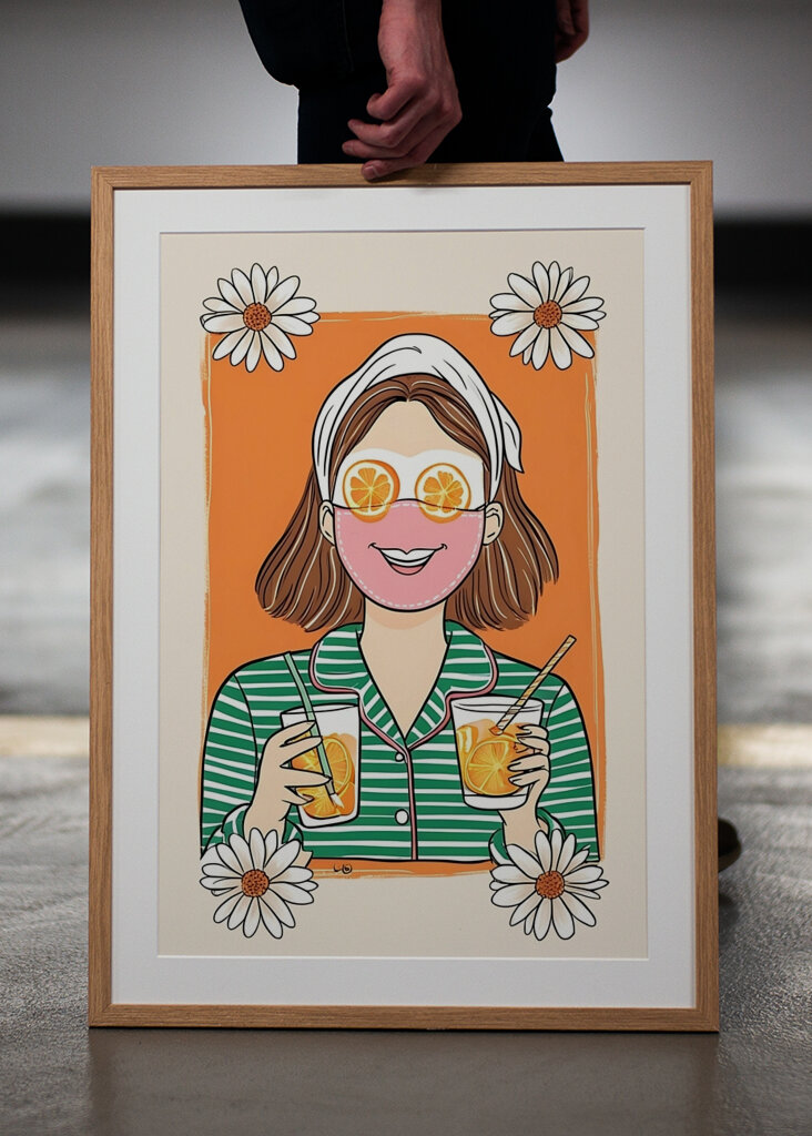 Das Mädchen ist Hautpflege