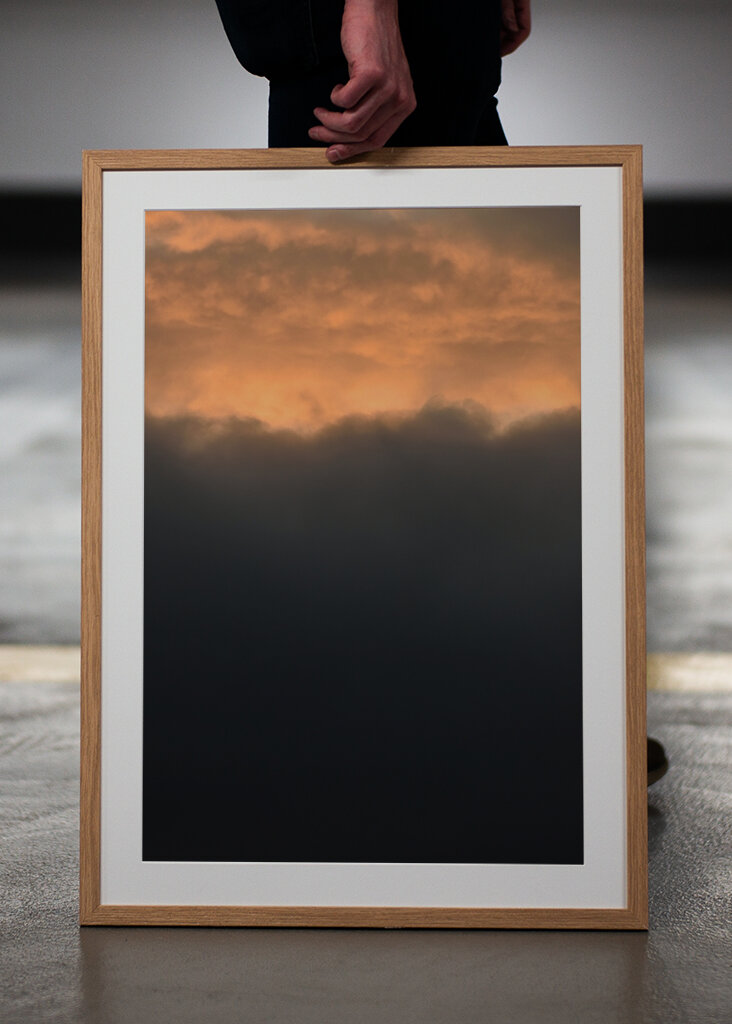 Broskvová barva a šedá