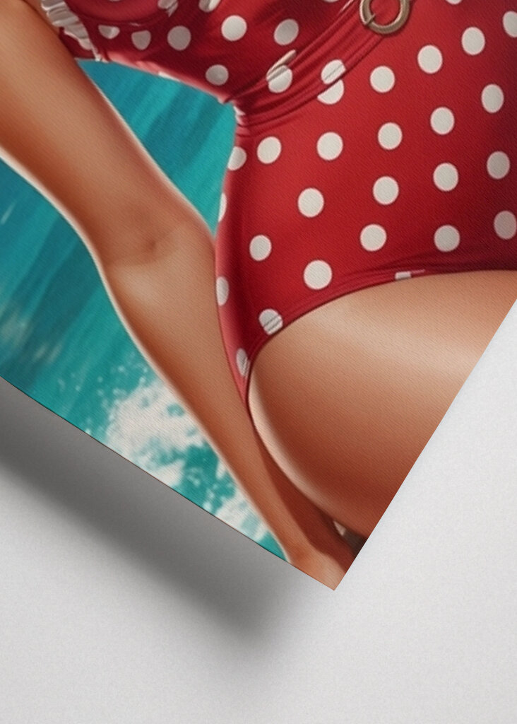 Pin-up v puntíkovaných plážových plavkách