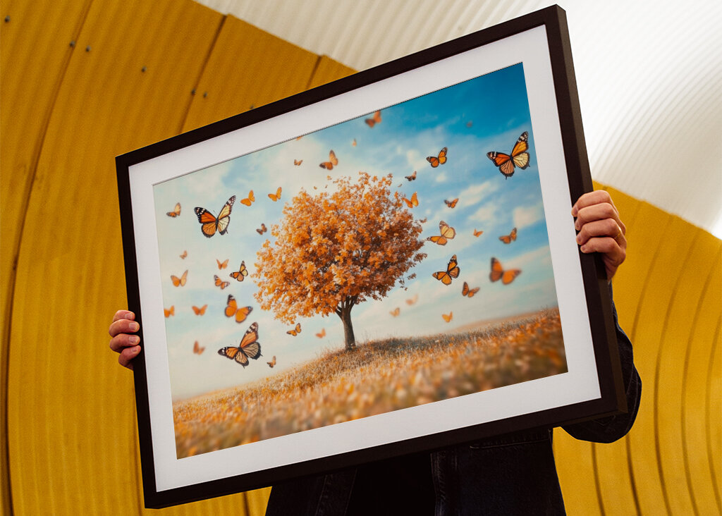 Albero autunnale con farfalle 