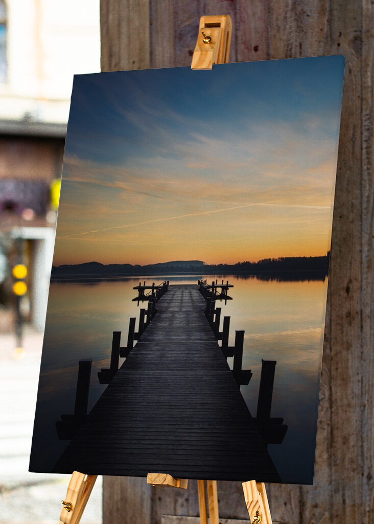 Passerella in legno sul lago Sunrise