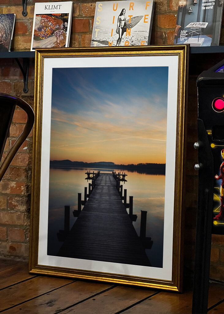 Passerella in legno sul lago Sunrise