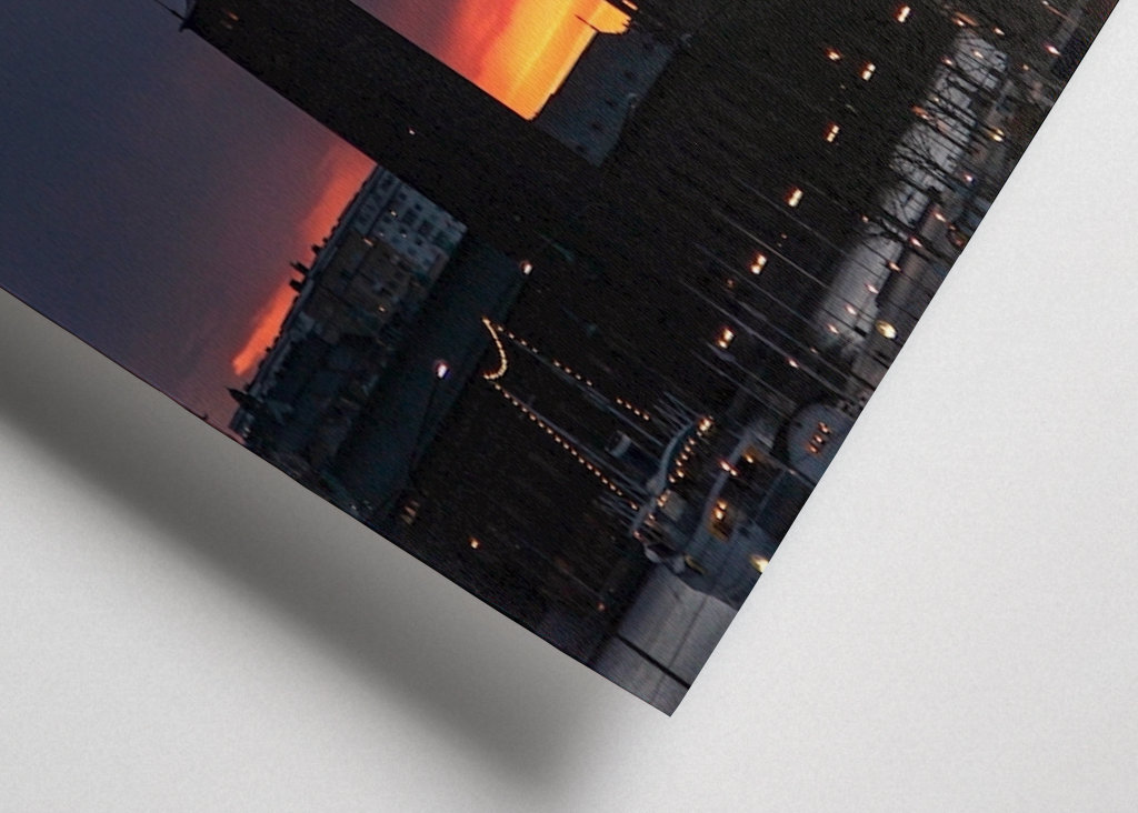 Bunter Himmel über der Stadt